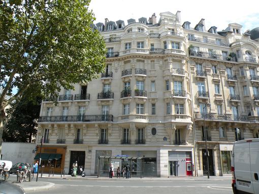  bel immeuble en pierre de taille, boulevard Raspail